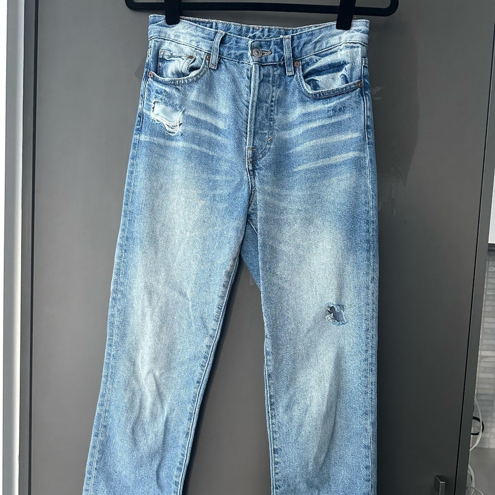 H&M Straight Leg Jean Size 25 Lightwash Jean Distressed Denim